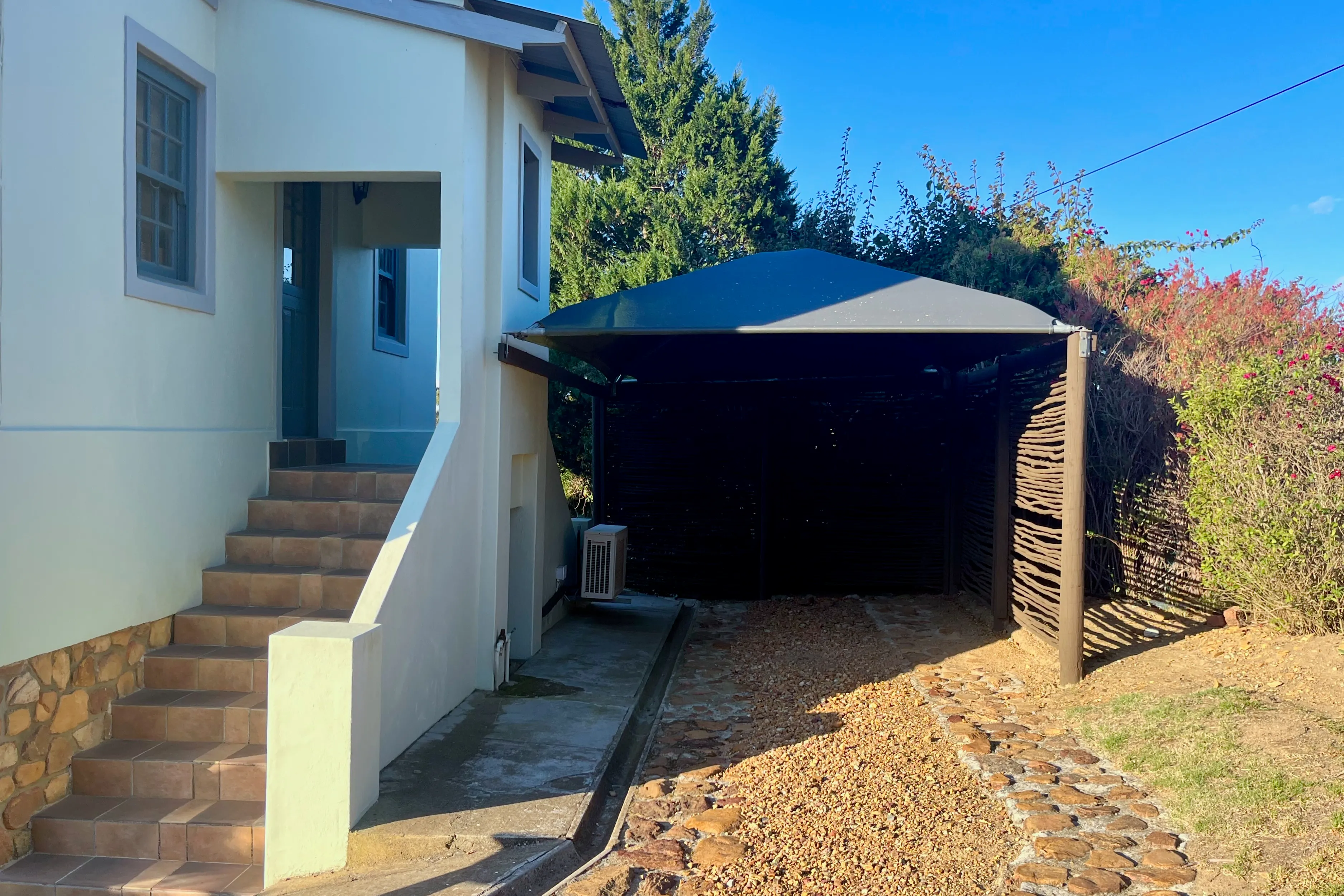 Entrance to Peace Valley Guest House in Napier